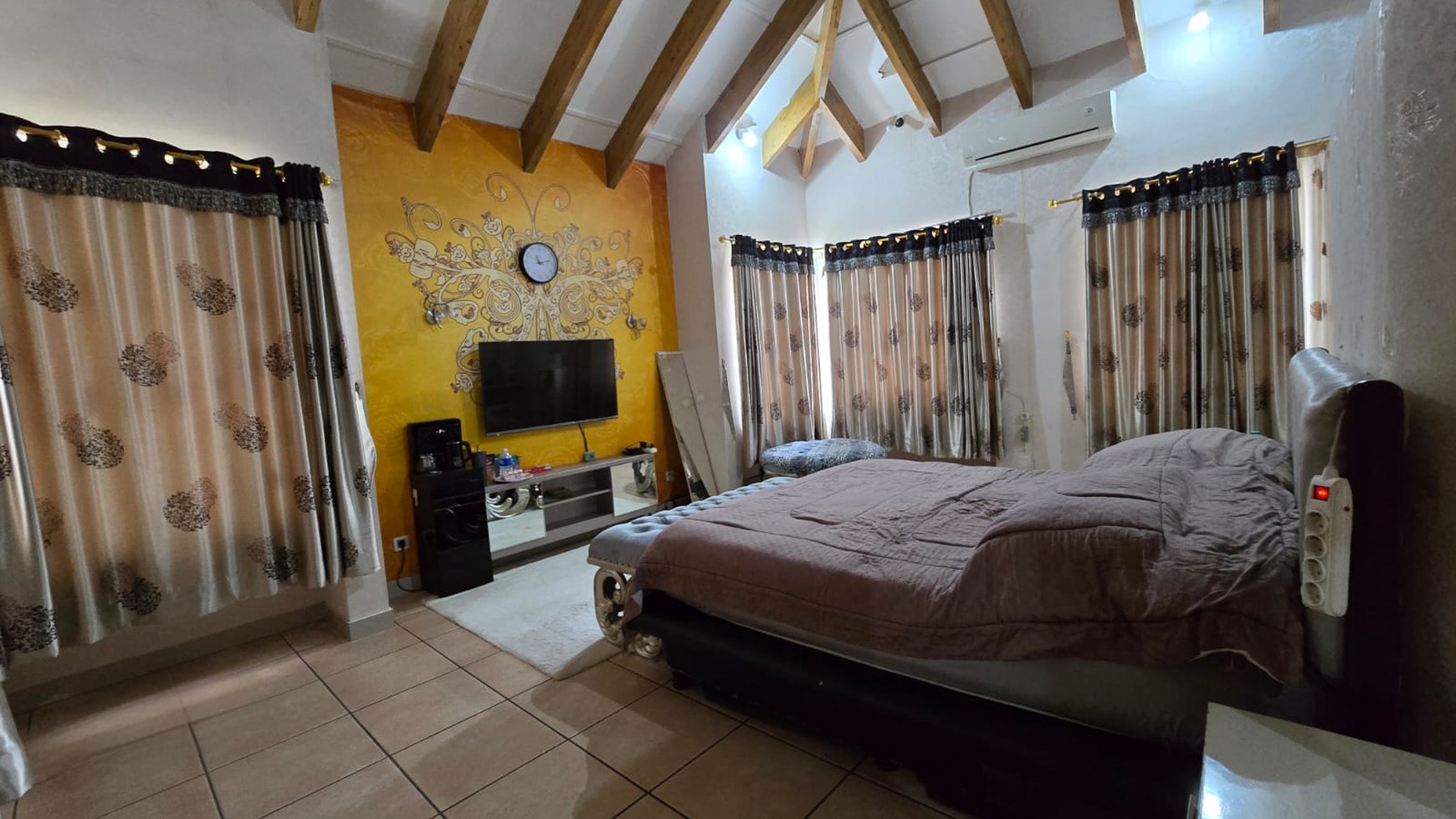 Rumah Bagsu Halaman Luas Di Jl Pertanian Lebak Bulus