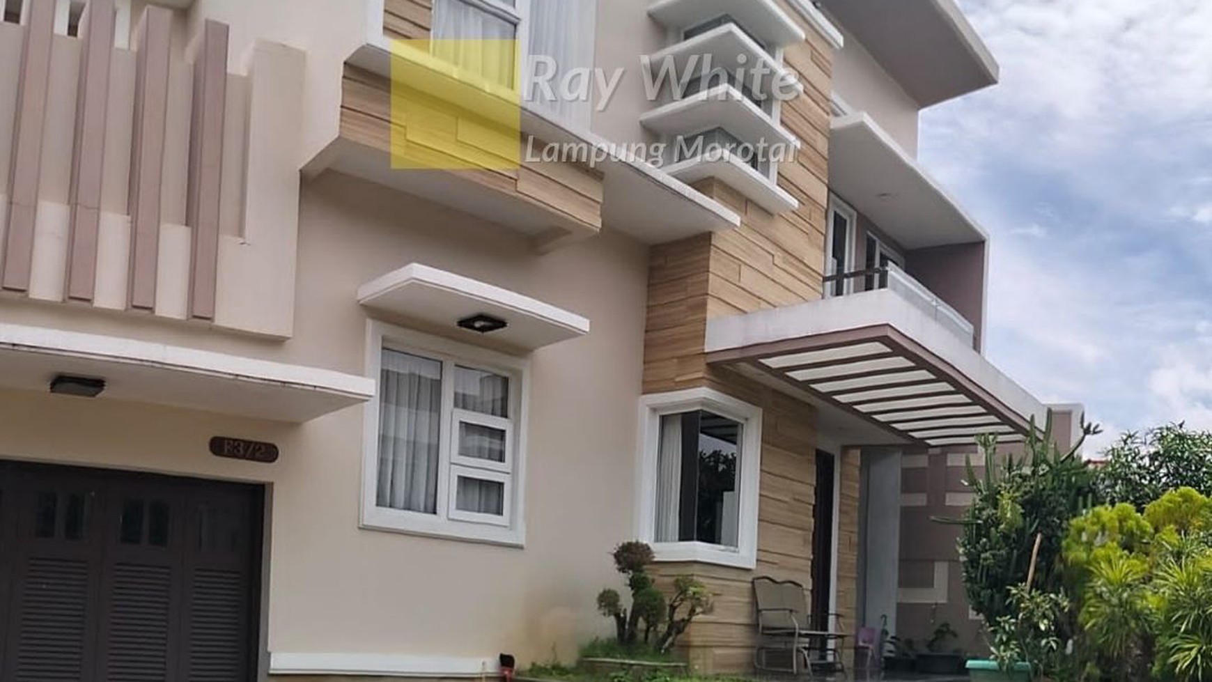 dijual rumah 2 lantai teluk betung