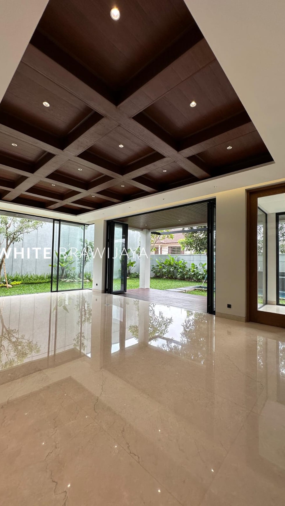 Brand New Luxurious And Comfortable House Strategic Location In Kemang 