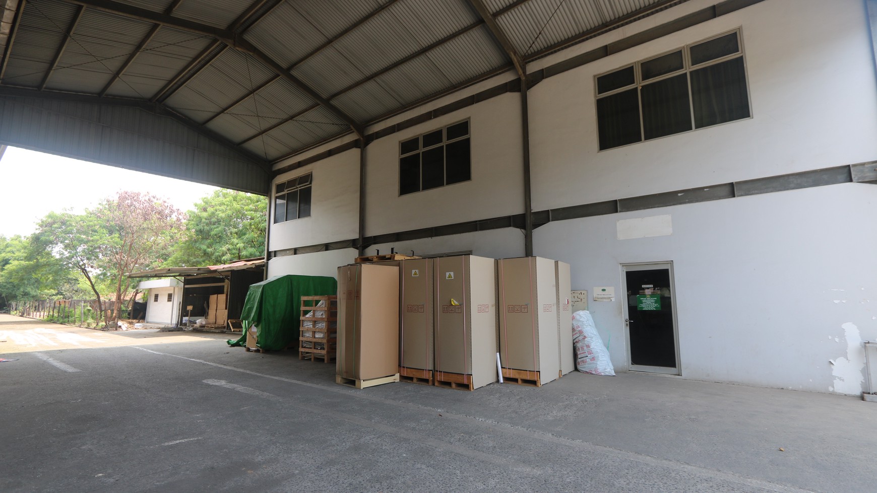 DIJUAL PABRIK & GUDANG SIAP PAKAI DI KAWASAN INDUSTRI JABABEKA CIKARANG JAWA BARAT / Factory Plant & Warehouse in Jababeka FOR SALE