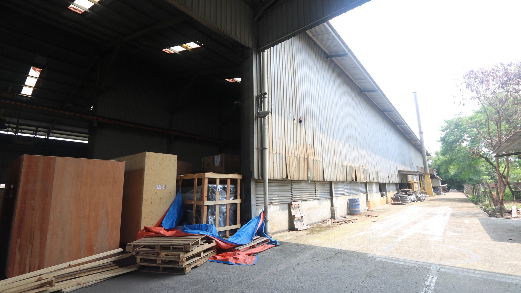 DIJUAL PABRIK & GUDANG SIAP PAKAI DI KAWASAN INDUSTRI JABABEKA CIKARANG JAWA BARAT / Factory Plant & Warehouse in Jababeka FOR SALE