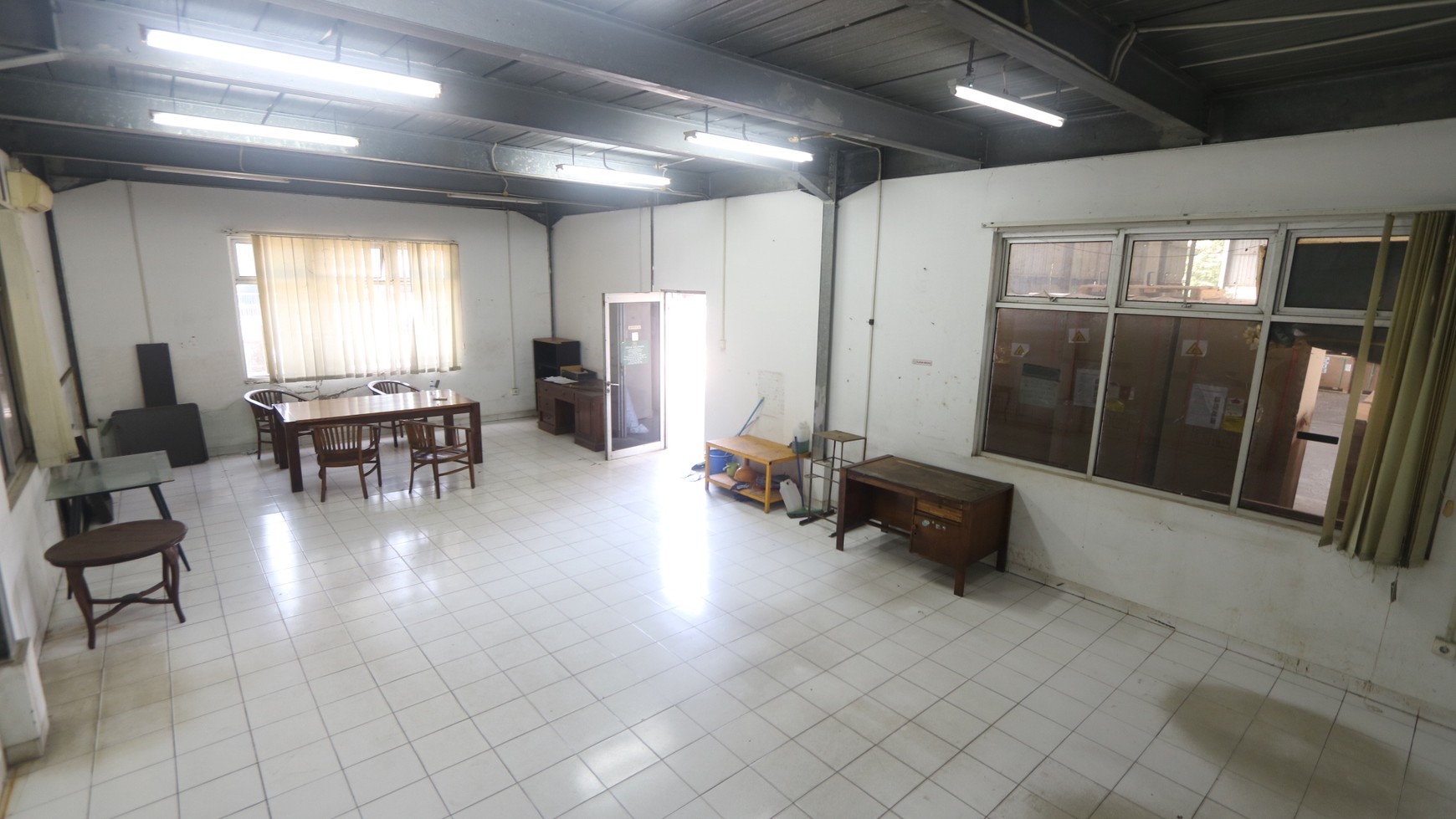 DIJUAL PABRIK & GUDANG SIAP PAKAI DI KAWASAN INDUSTRI JABABEKA CIKARANG JAWA BARAT / Factory Plant & Warehouse in Jababeka FOR SALE