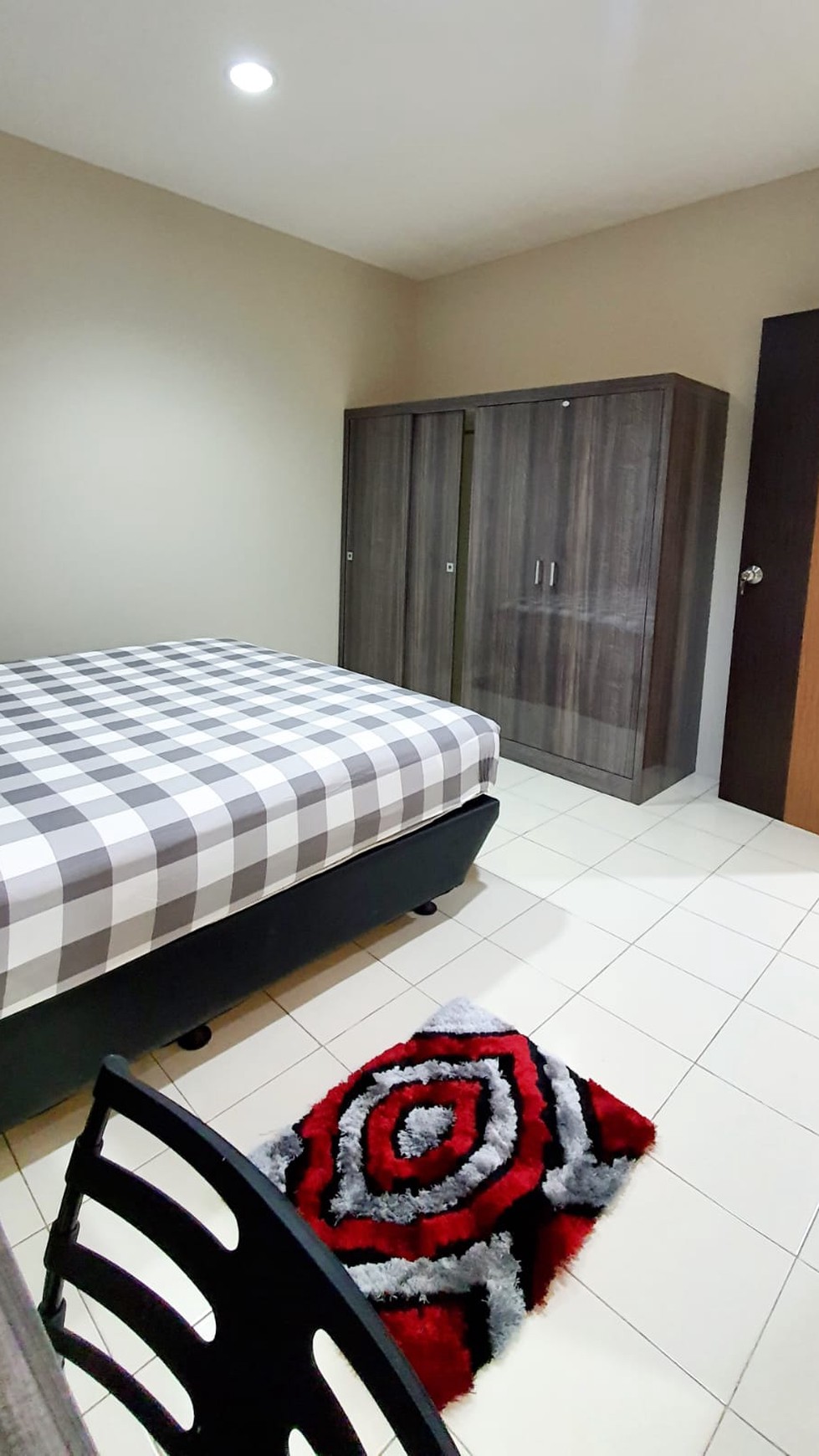 Disewakan murah townhouse di Taman Paris 1 - Lippo Karawaci Tangerang