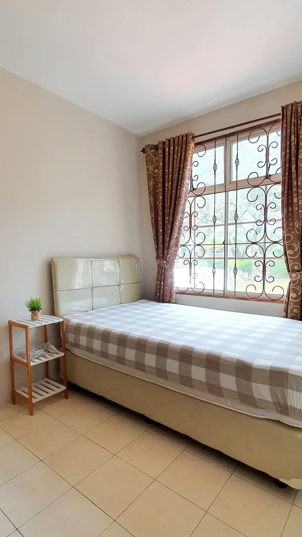 Disewakan murah townhouse di Taman Paris 1 - Lippo Karawaci Tangerang