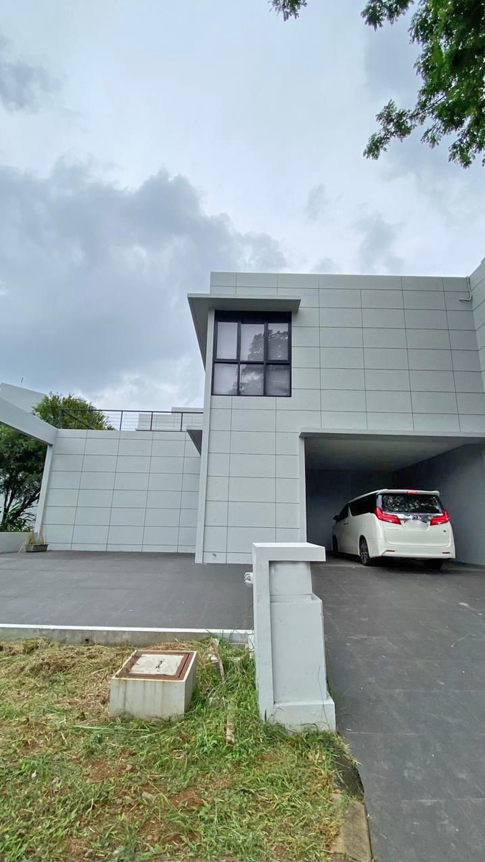 Dijual Rumah Modern minimalist View Danau di The Springs Gading Serpong