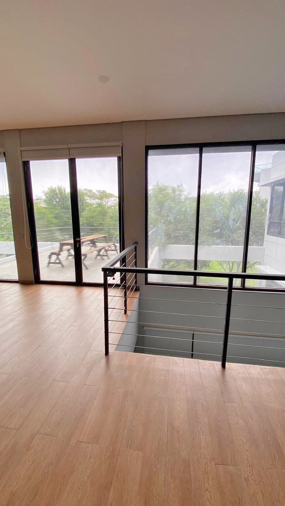 Dijual Rumah Modern minimalist View Danau di The Springs Gading Serpong