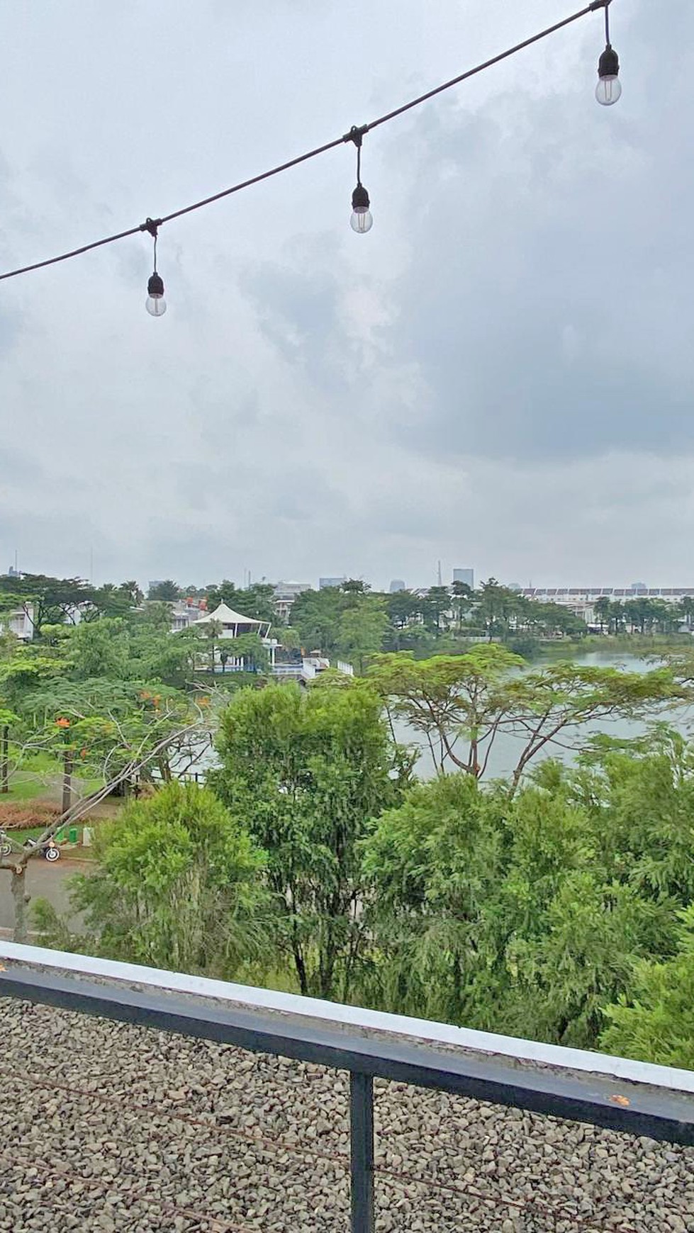 Dijual Rumah Modern minimalist View Danau di The Springs Gading Serpong