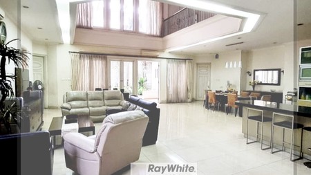 Rumah asri dan  siap huni  di Taman Metro Alam, Pondok Indah, Jakarta Selatan.