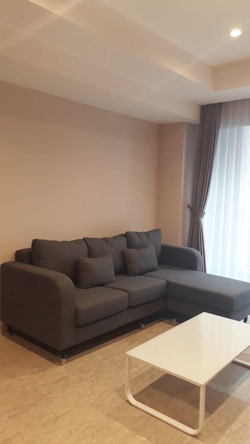 The Branz BSD apartemen 2 BR, full furnished, bagus rapih, fasilitas lengkap, depan Aeon Mall BSD, dekat aksess Toll. Tangerang Selatan.