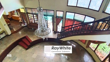 Dijual cepat  rumah tua, 2 lantai, hitung tanah saja,di Simprug garden II, Jakarta Selatan