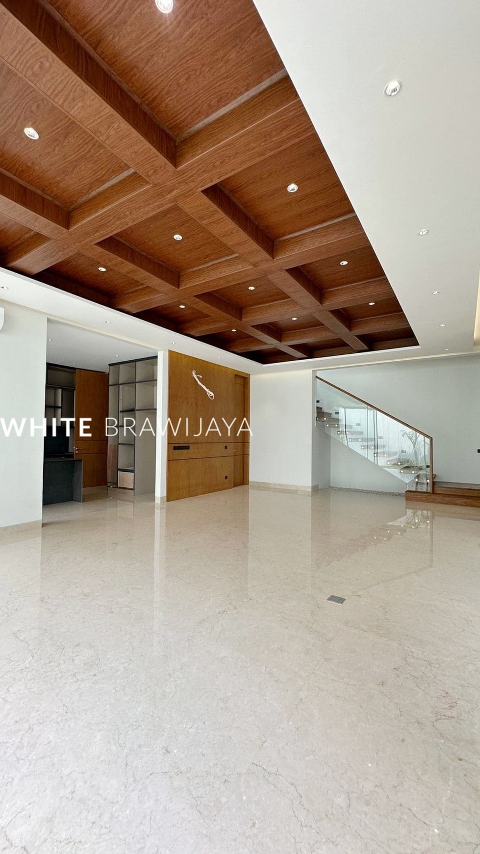 Brand New Luxurious And Comfoftable House Strategic Location In Kemang