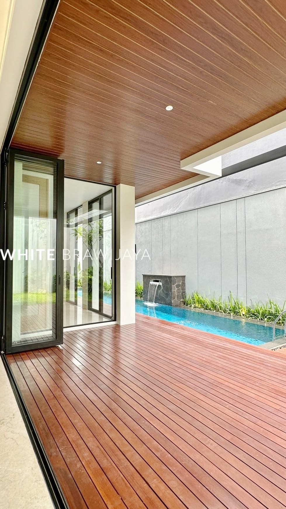 Brand New Luxurious And Comfoftable House Strategic Location In Kemang