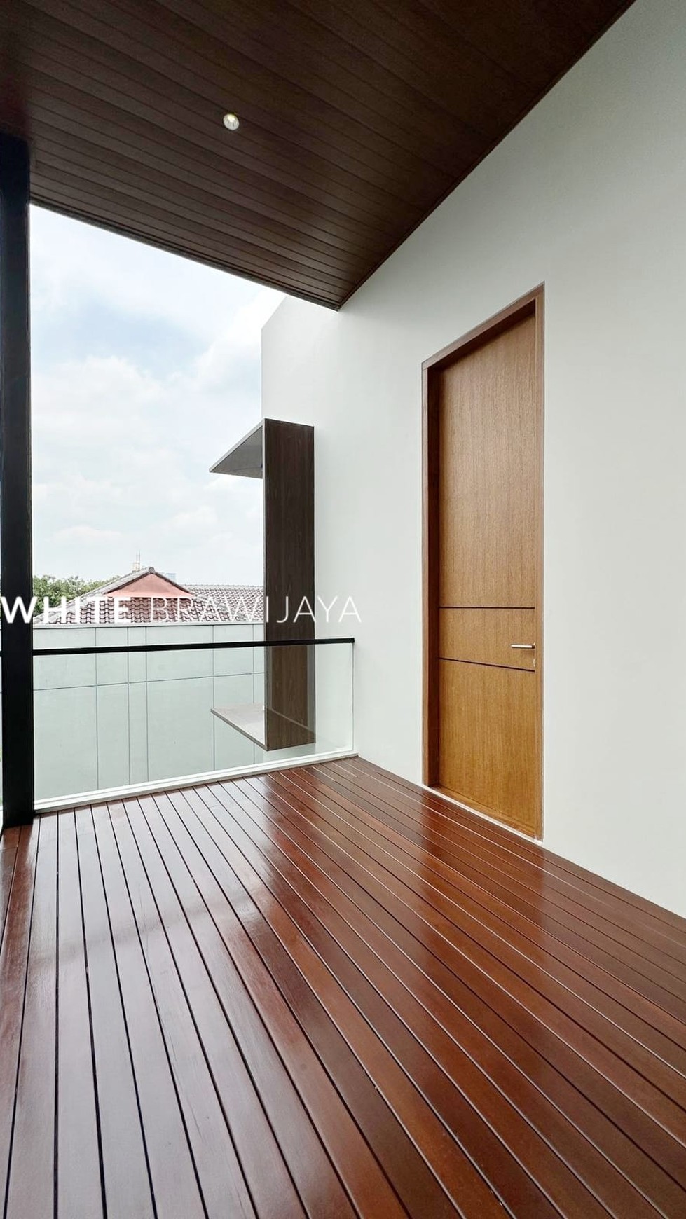 Brand New Luxurious And Comfoftable House Strategic Location In Kemang