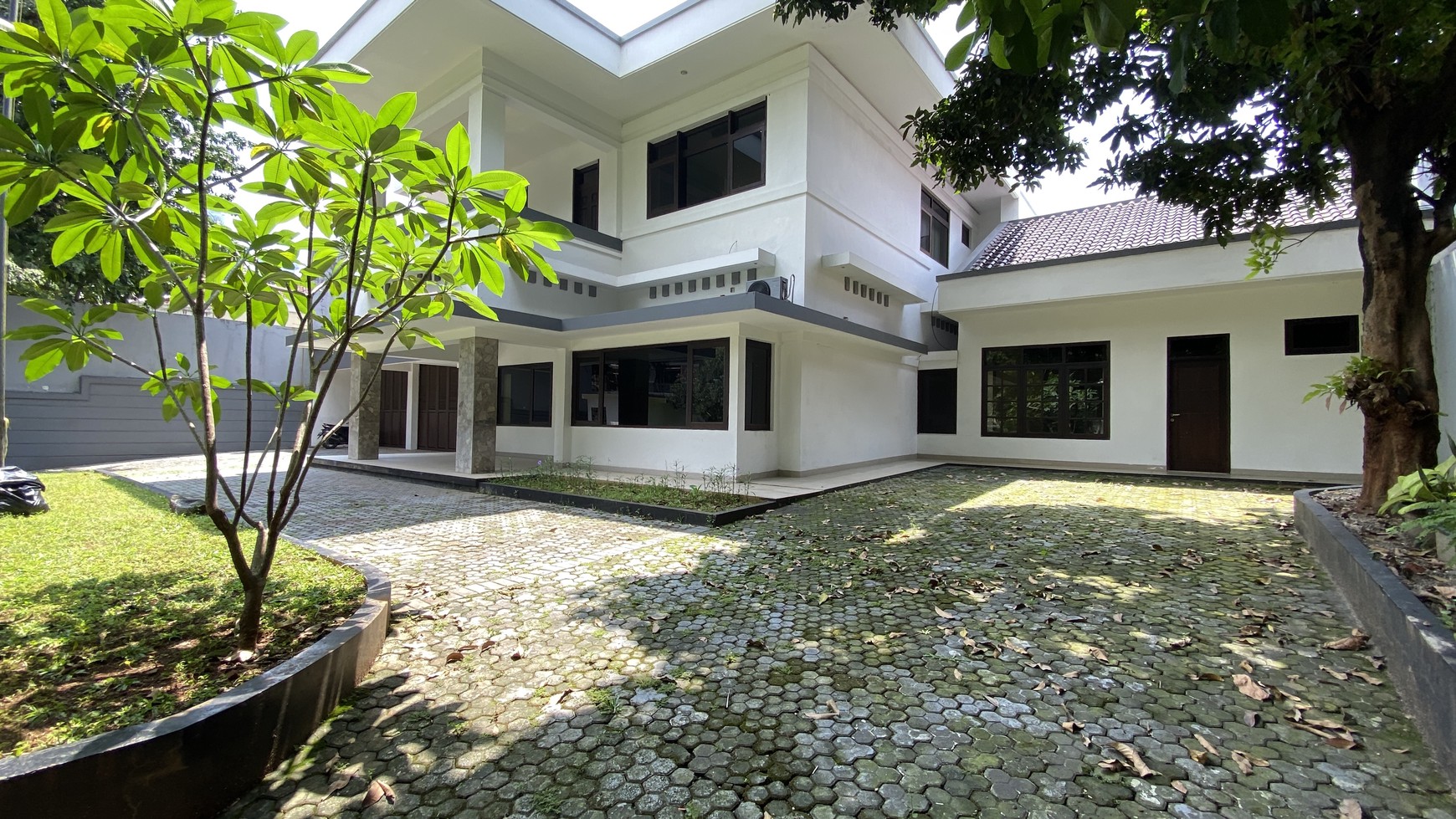 Big house at menteng, jakarta pusat