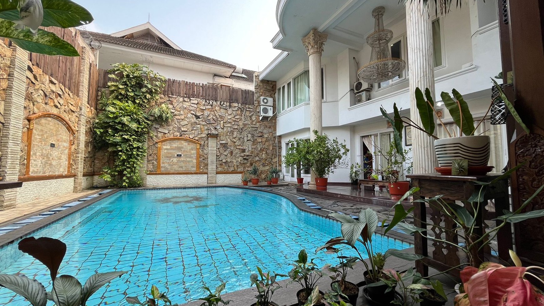 Rumah Mewah Siap Ditinggali di Lokasi Strategis Jakarta Selatan