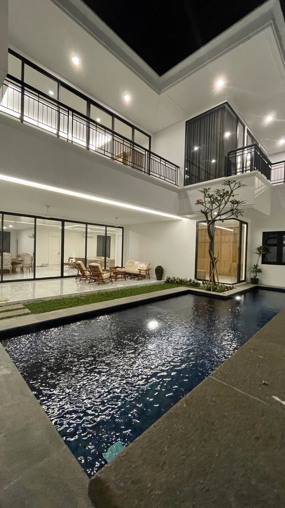 Beautiful luxury modern house at menteng, jakarta pusat