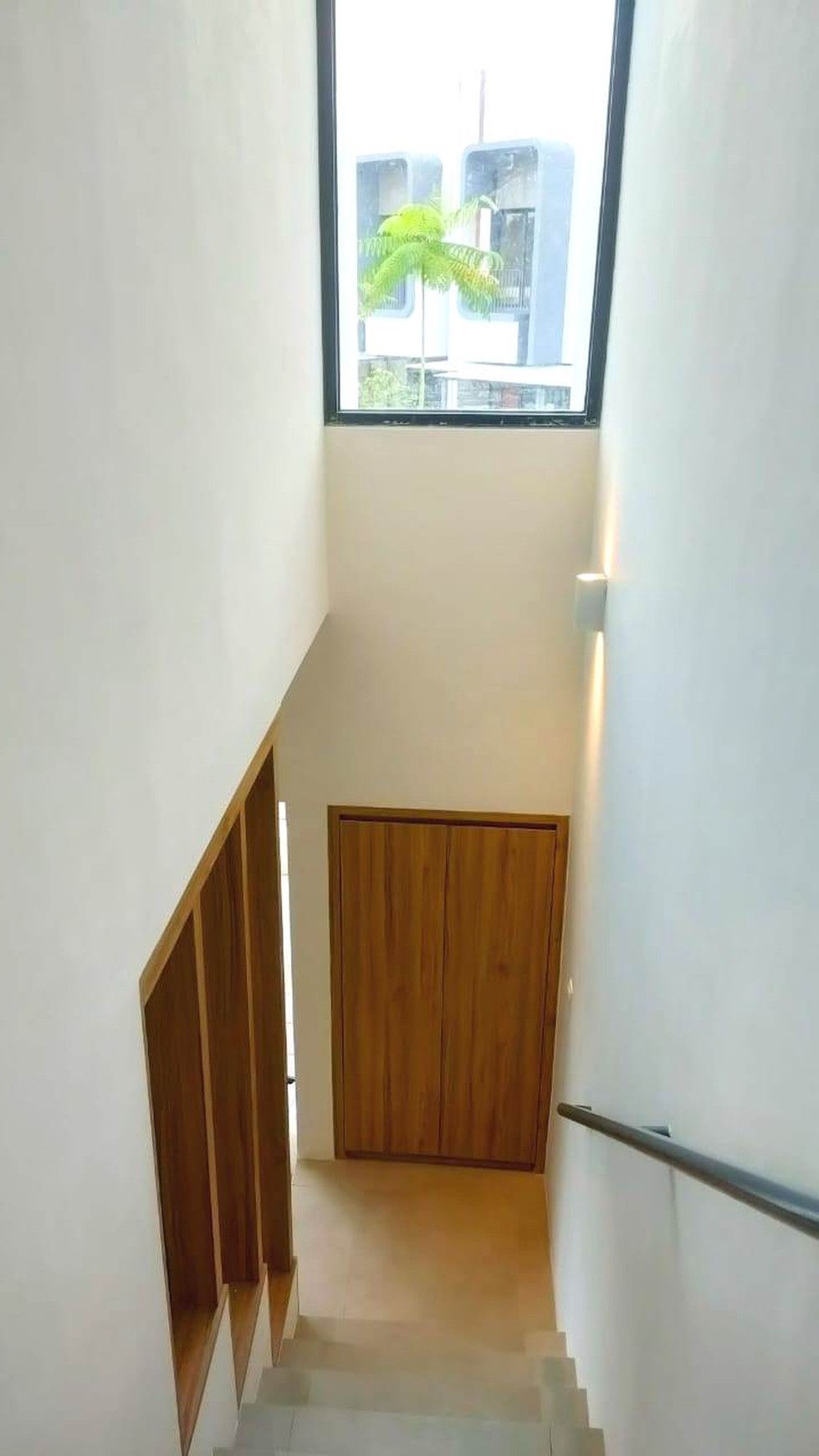 Disewakan rumah hunian minimalis modern di cluster freja BSD Tangerang