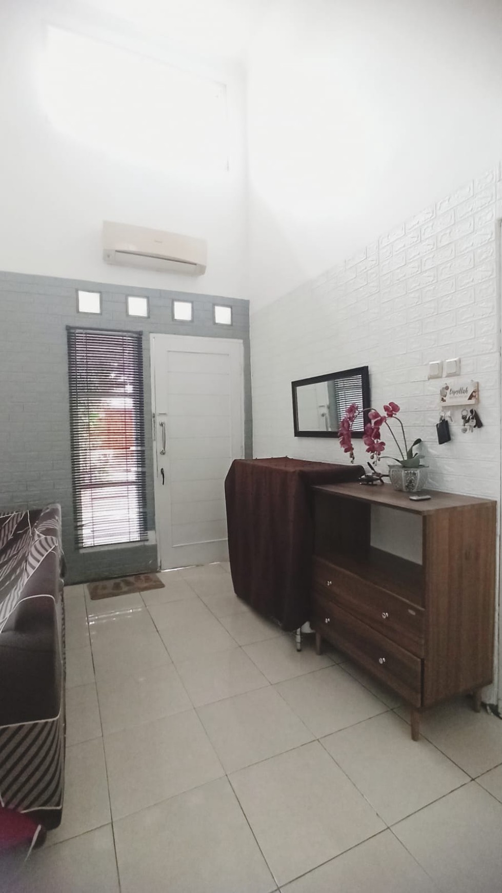 Rumah Hook Minimalis Siap Huni dengan Hunian Nyaman dan Asri @Bintaro