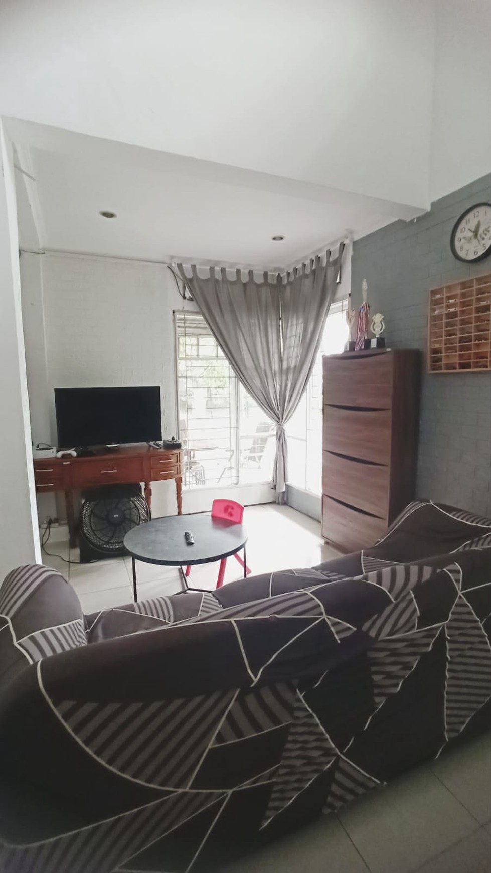 Rumah Hook Minimalis Siap Huni dengan Hunian Nyaman dan Asri @Bintaro