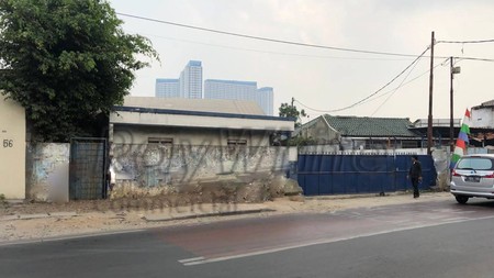 Gudang di Kembangan Selatan Jakarta Barat Jalan Raya