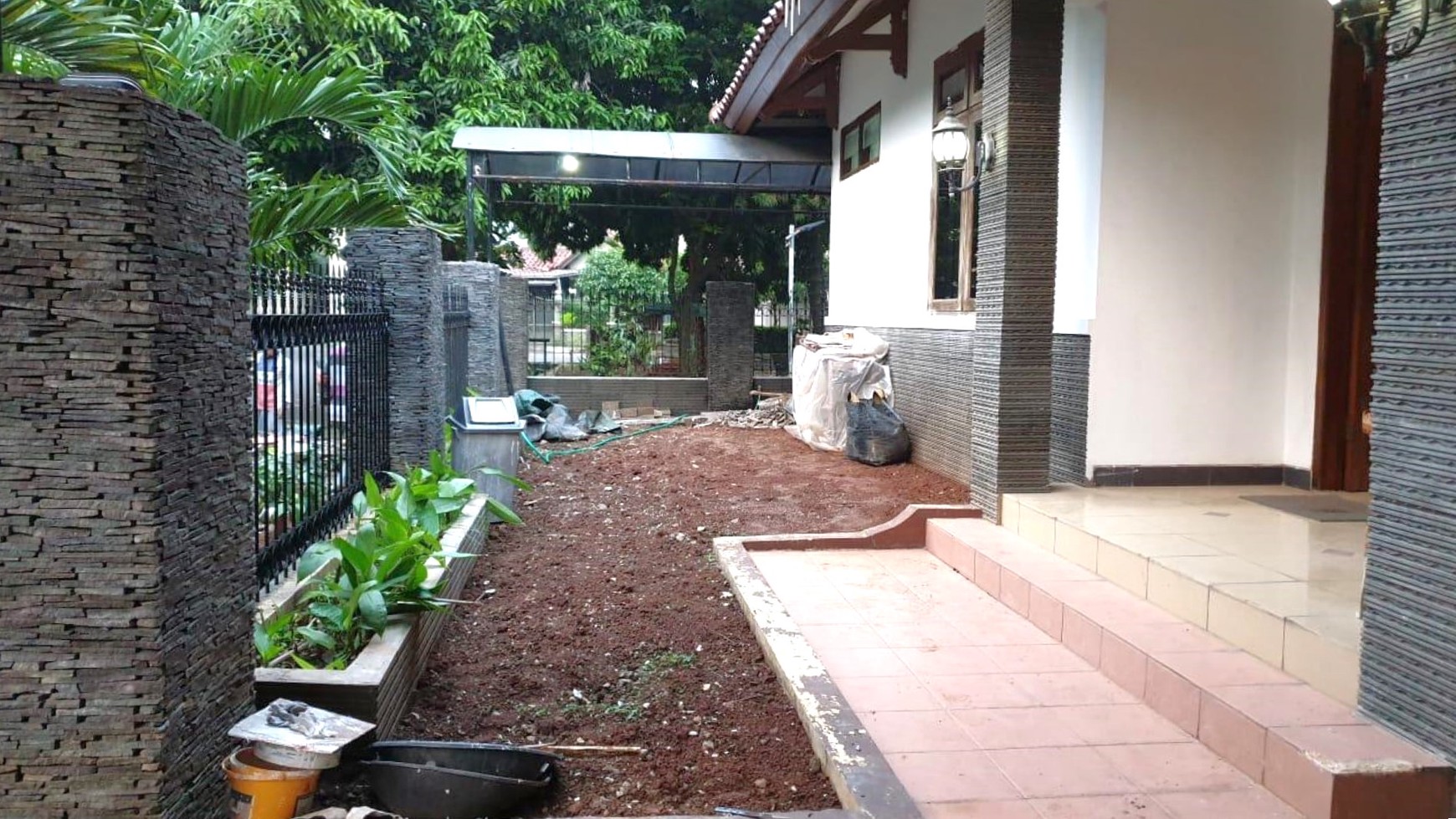 Rumah Rapi Siap Huni Perumahan Raffles Hills Cibubur