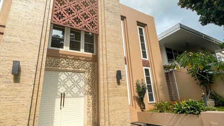 Rumah Mewah Kawasan Strategis Premium Di Pondok Indah dengan Kolam Renang Privat