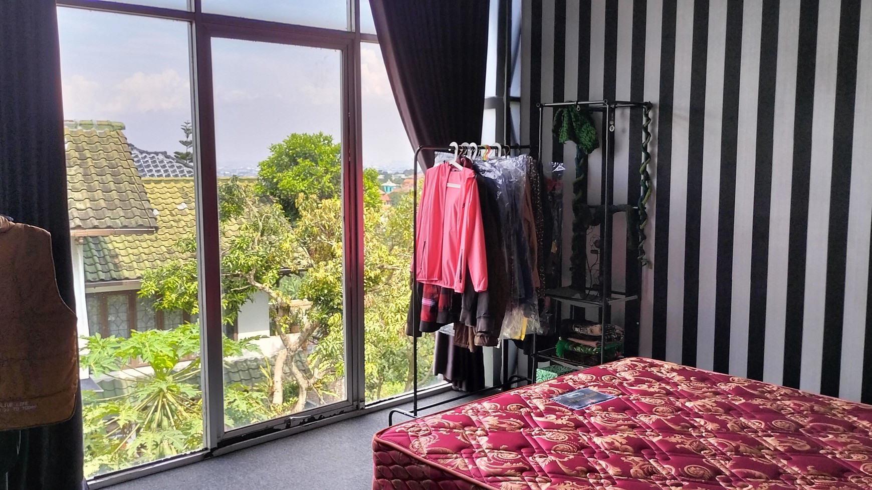 Dijual Rumah Lux Unik Bandung Timur Siap Huni