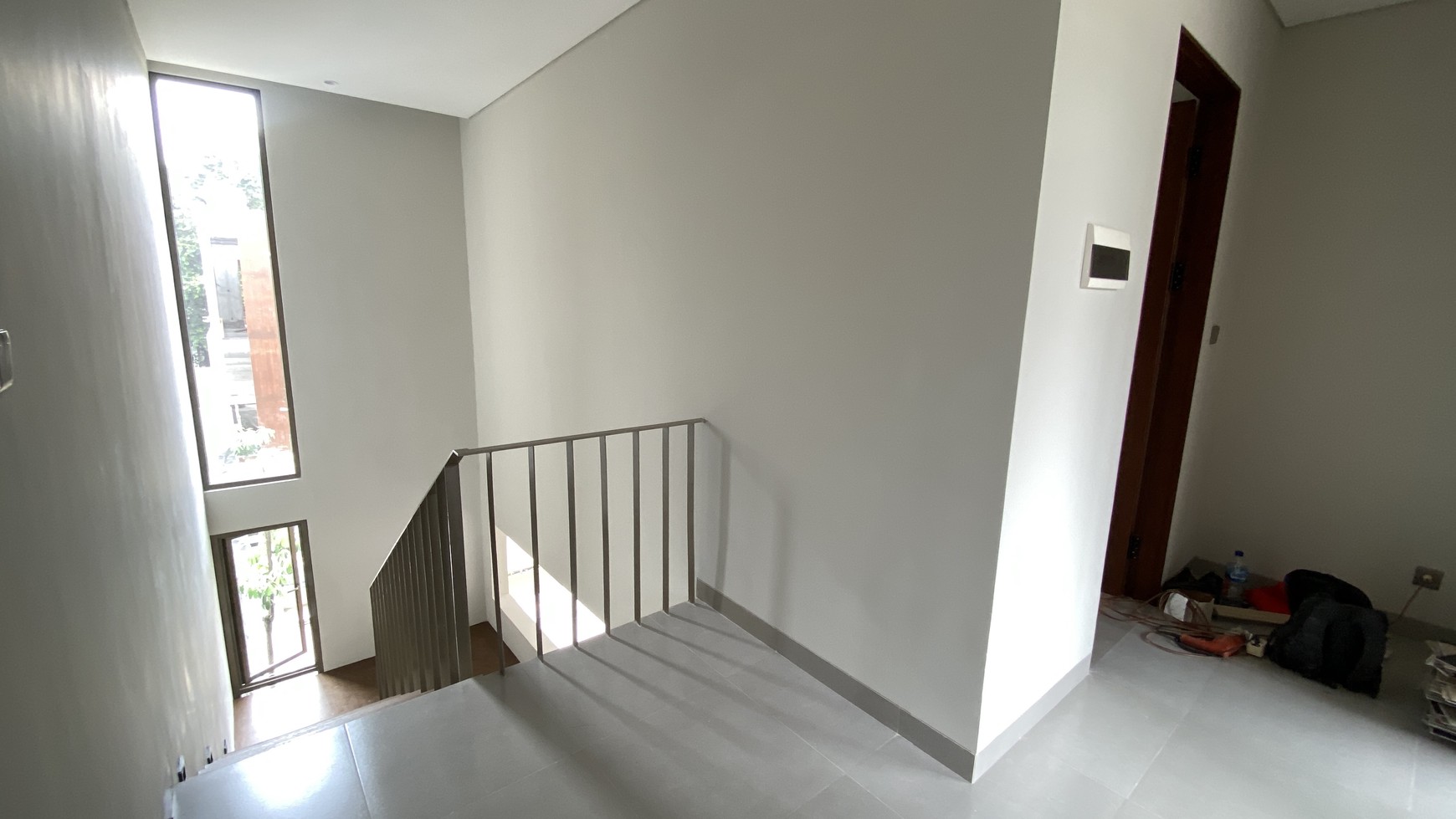 Brand new modern house tinggal sisa 1 unit di kemang, jakarta selatan