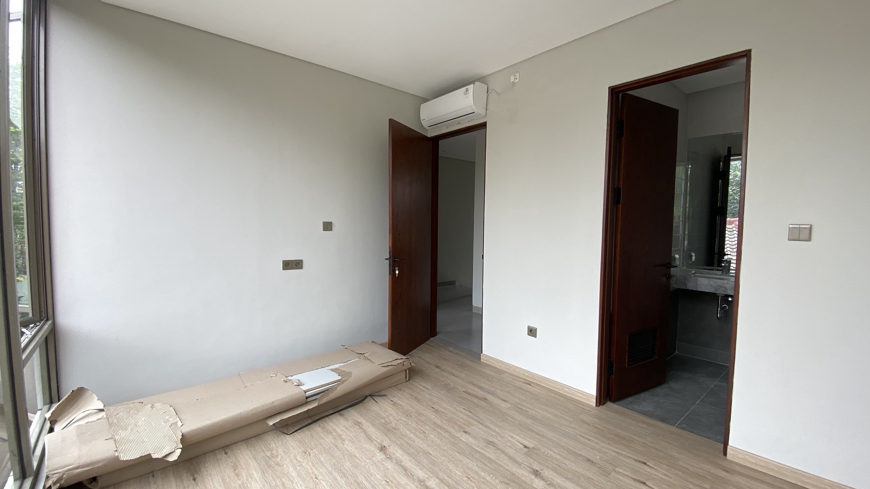 Brand new modern house tinggal sisa 1 unit di kemang, jakarta selatan