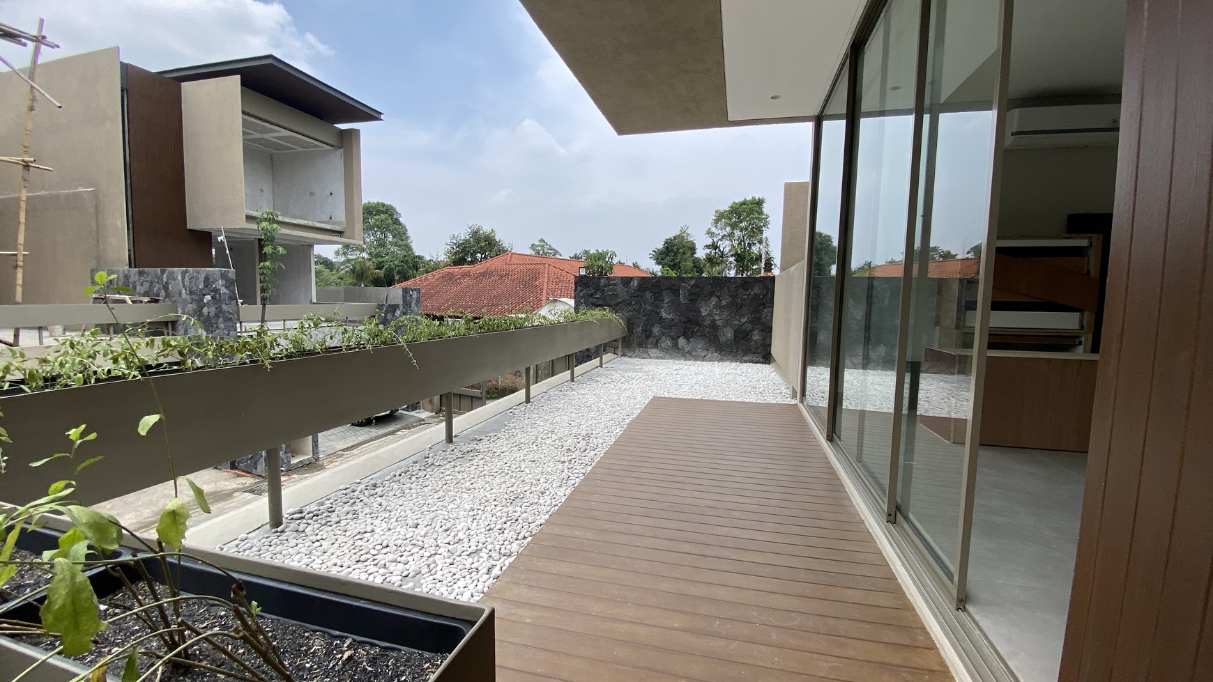 Brand new modern house tinggal sisa 1 unit di kemang, jakarta selatan