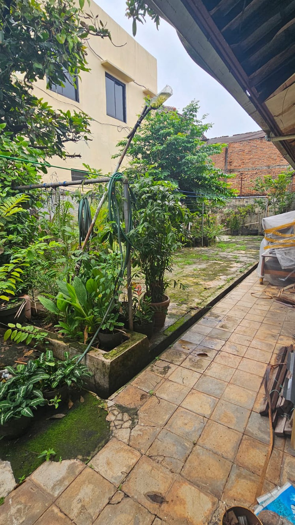 Dijual Rumah Hitung Tanah dekat dari Jalan Raya @Ciledug