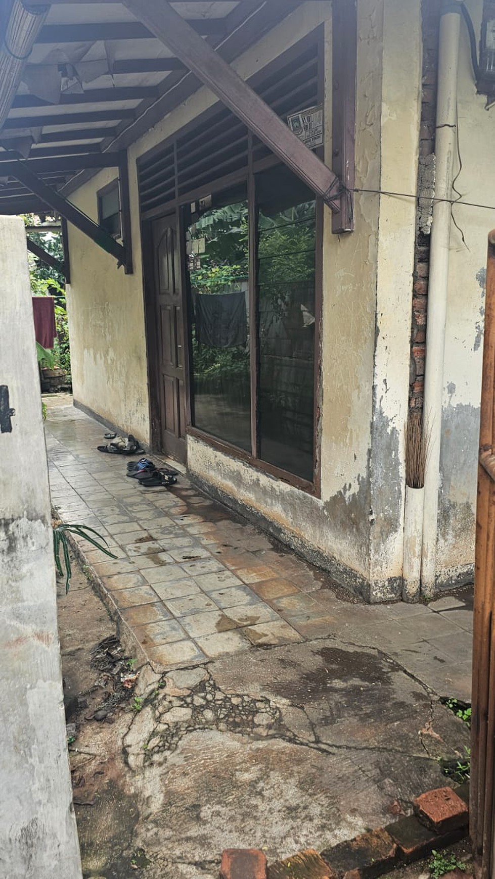 Dijual Rumah Hitung Tanah dekat dari Jalan Raya @Ciledug