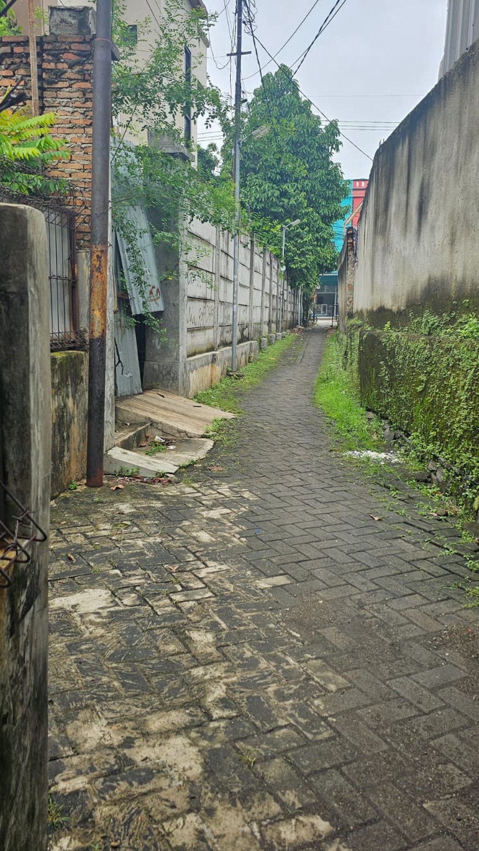 Dijual Rumah Hitung Tanah dekat dari Jalan Raya @Ciledug