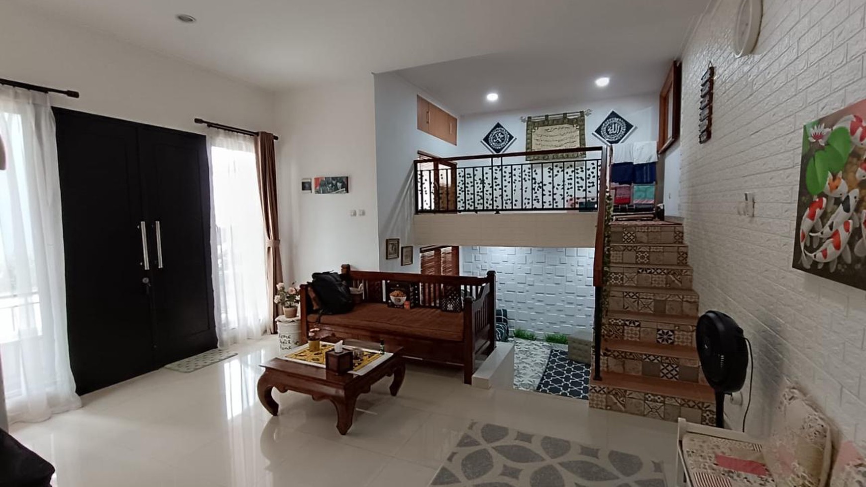 Rumah Cantik Hook Semi Furnished dalam Cluster Dekat Stasiun Jurangmangu