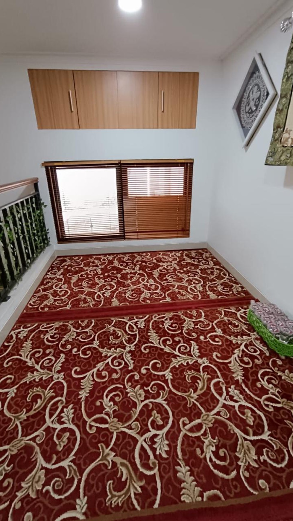 Rumah Cantik Hook Semi Furnished dalam Cluster Dekat Stasiun Jurangmangu