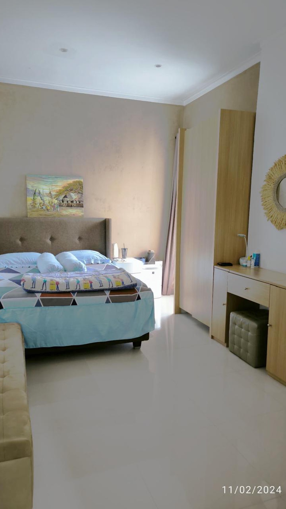 Rumah Cantik Hook Semi Furnished dalam Cluster Dekat Stasiun Jurangmangu