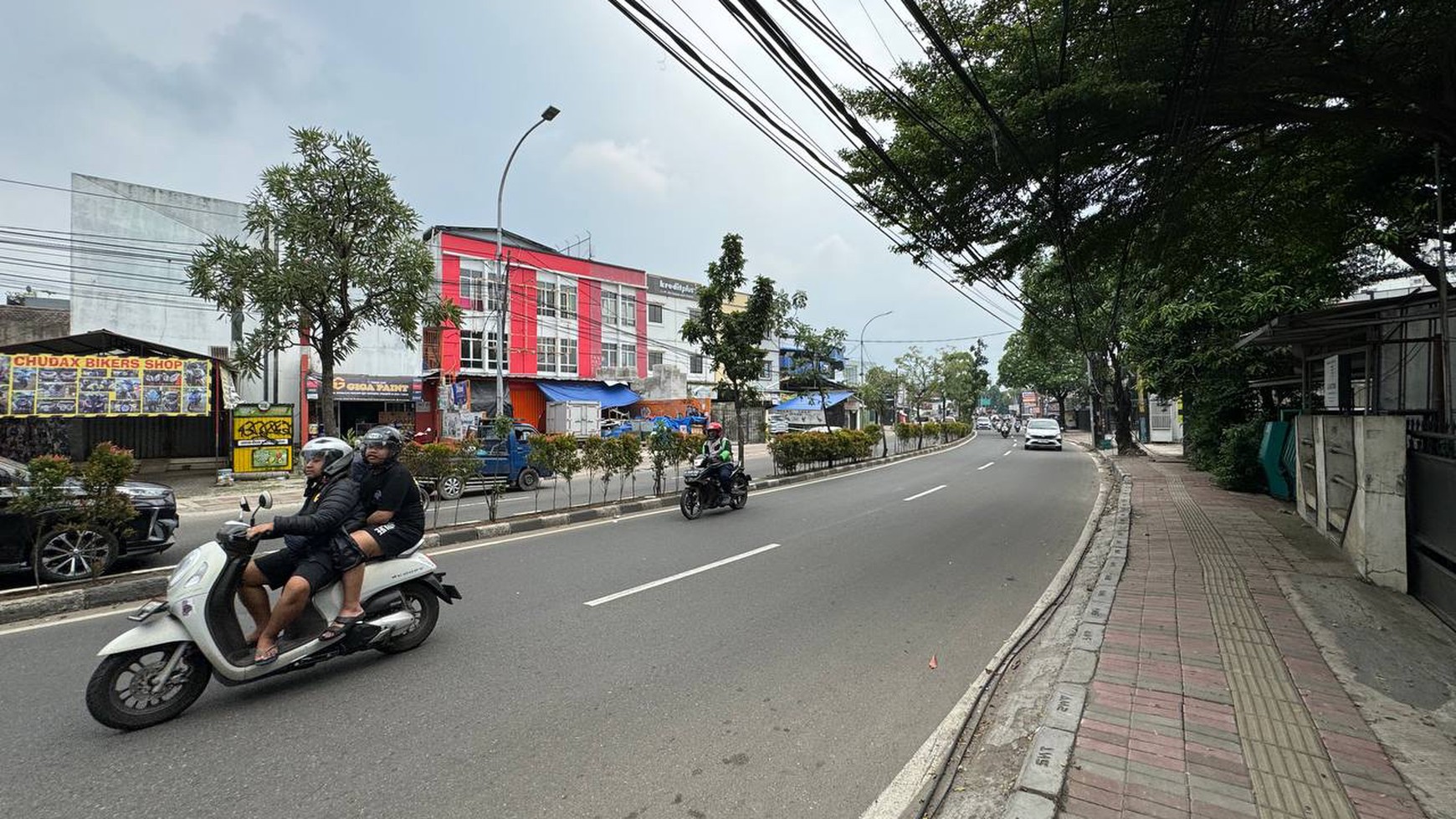 Cipondoh raya Hasyim ashari lus 2500 dekat bandara dan tol