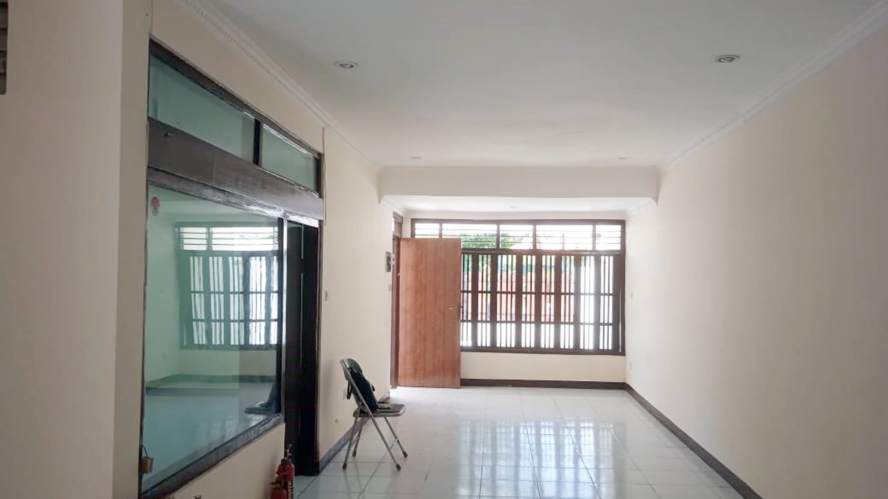 Rumah di Jemur Andayani Surabaya Selatan, Cocok untuk rumah tinggal/kantor, Bisa disewakan !!!