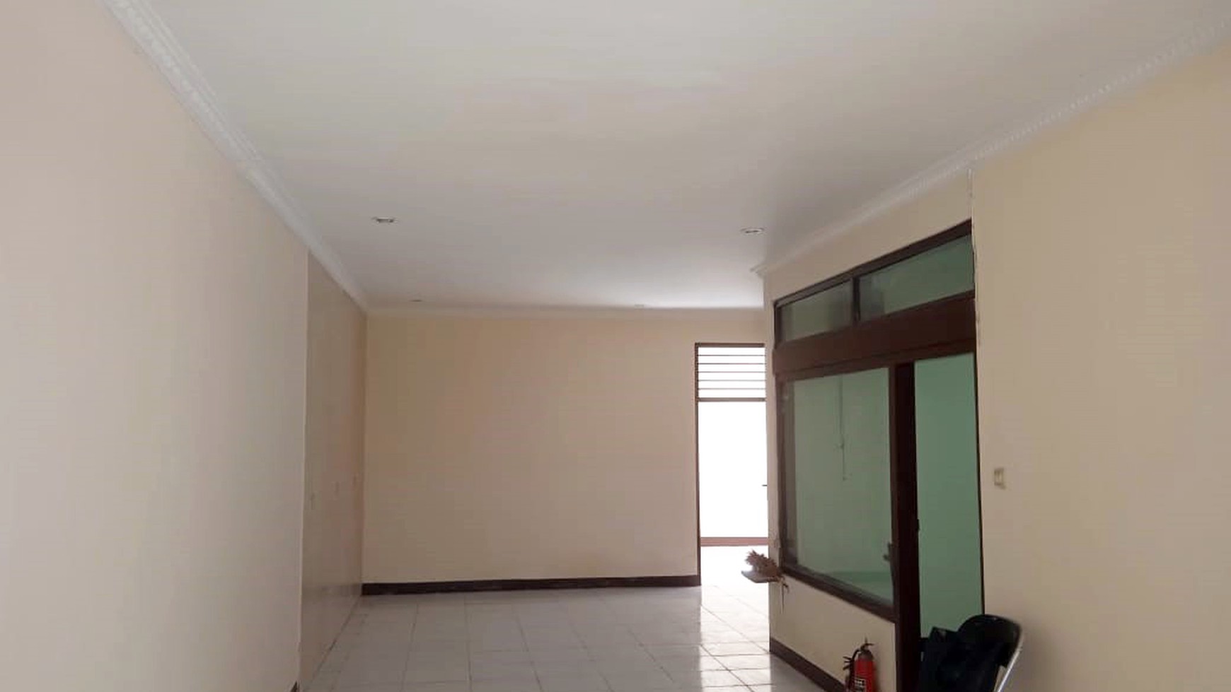 Rumah di Jemur Andayani Surabaya Selatan, Cocok untuk rumah tinggal/kantor, Bisa disewakan !!!