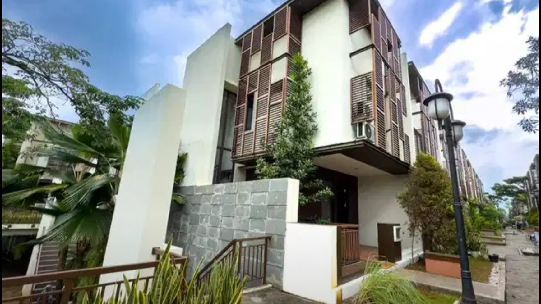 Flash Sale. Rumah modern Greenwich Park Whelford, BSD