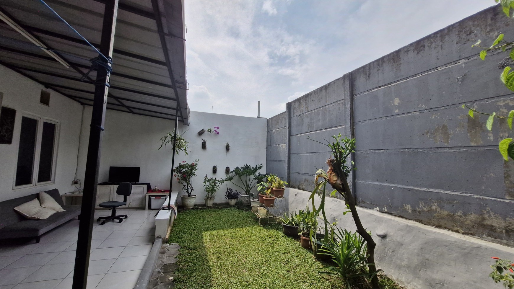 Turun Harga! Rumah Cantik Terawat di Grand Cibubur 