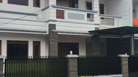 Rumah Asri 2 Lantai di Daerah Batununggal Bandung