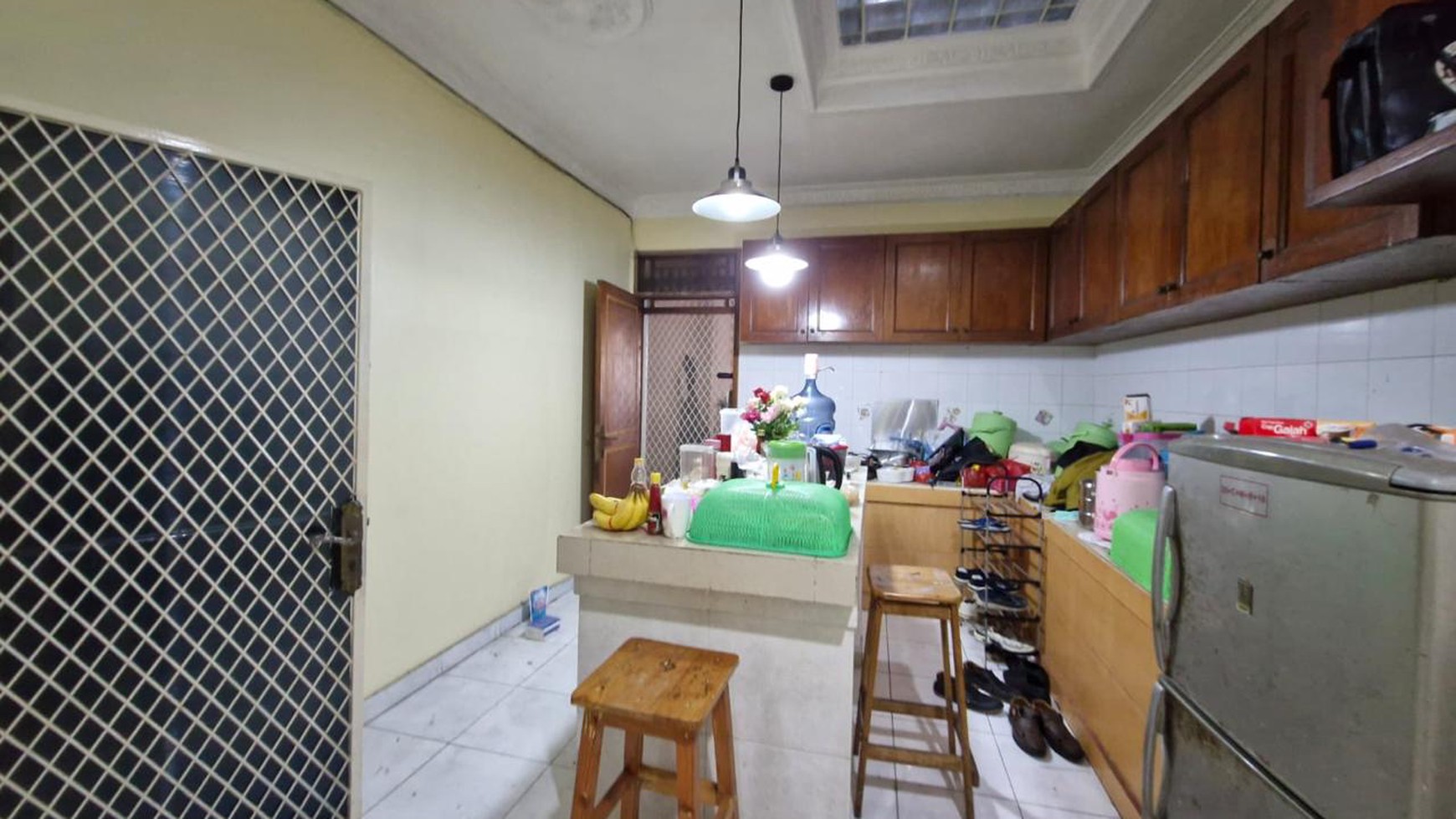 Rumah siap huni, strategis, bisa untuk rumah kost di Jl Pisok Bintaro sebrang STAN di Bintaro, Pondok Ranji, Tangerang Selatan.