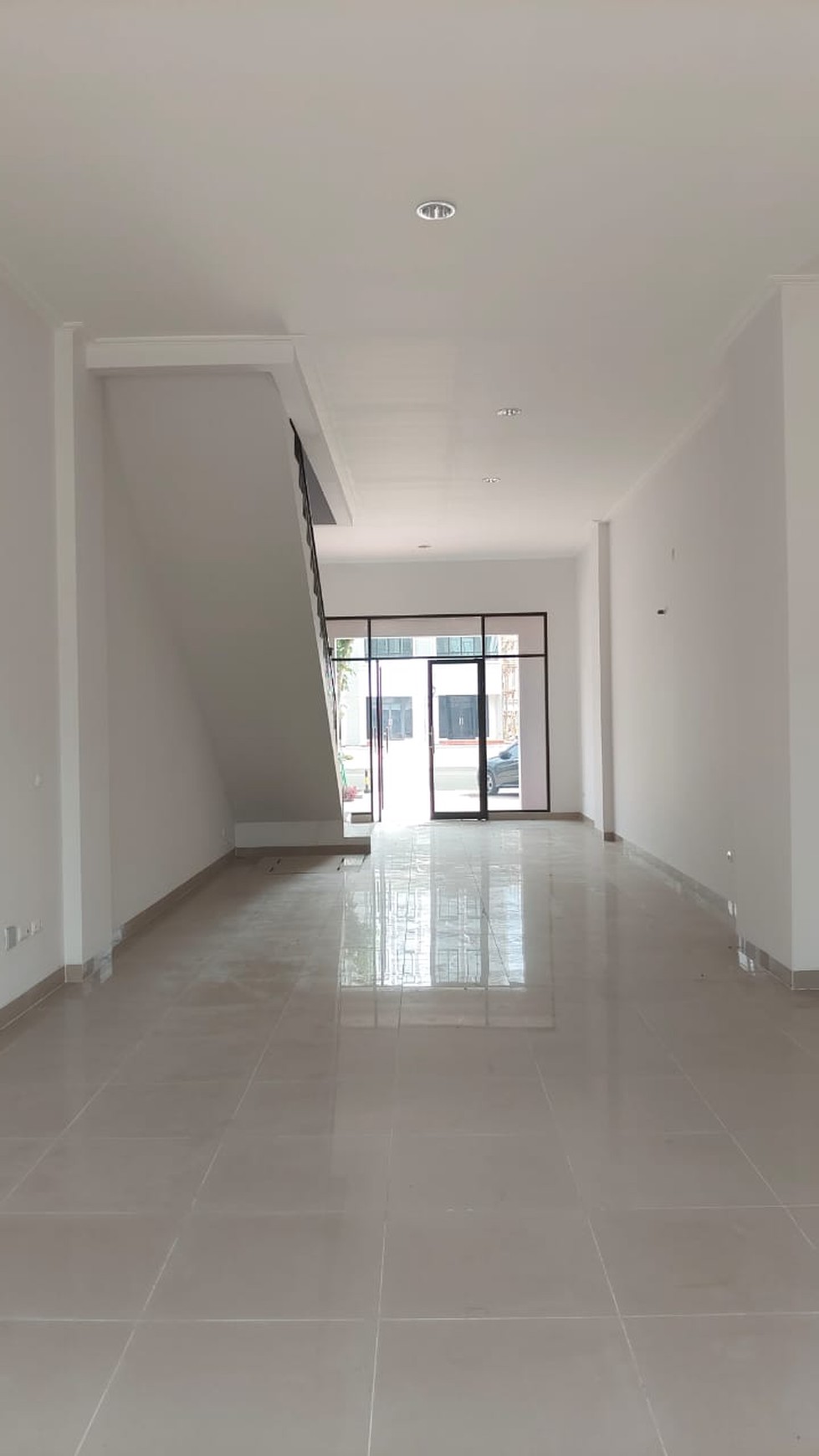 Dijual 2 Unit Rukan (2 Muka) Sedayu City Boulevard Raya di Kelapa Gading Parkiran Luas dibelakang Ruko