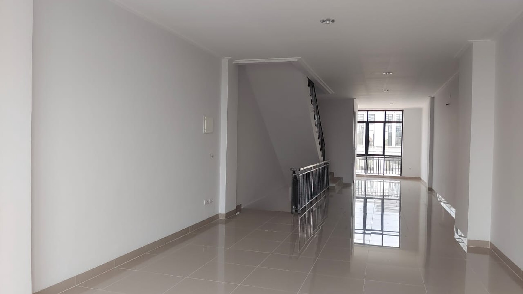 Dijual 2 Unit Rukan (2 Muka) Sedayu City Boulevard Raya di Kelapa Gading Parkiran Luas dibelakang Ruko