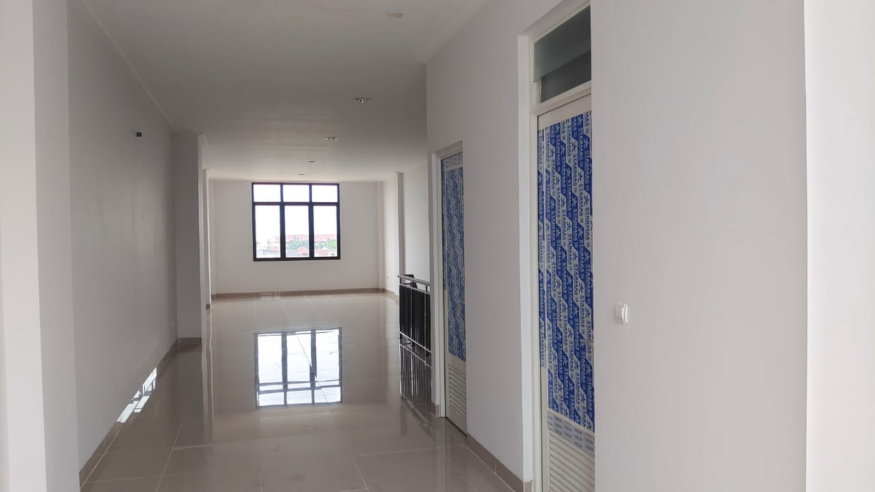 Dijual 2 Unit Rukan (2 Muka) Sedayu City Boulevard Raya di Kelapa Gading Parkiran Luas dibelakang Ruko