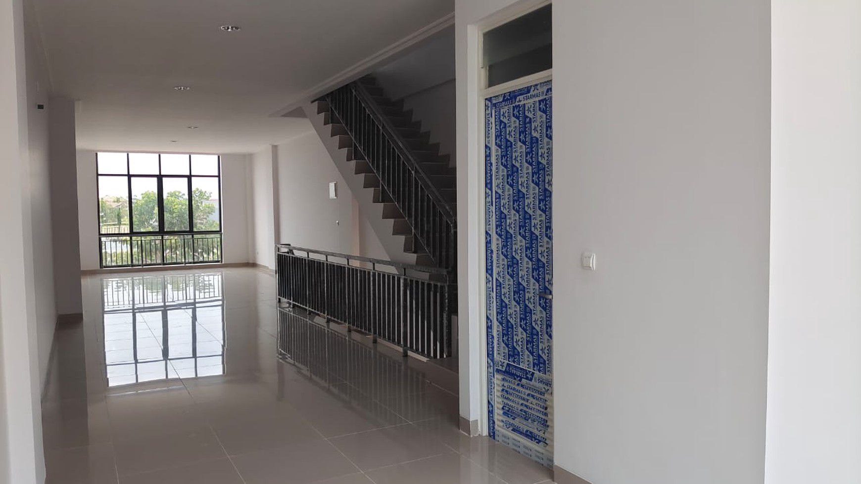 Dijual 2 Unit Rukan (2 Muka) Sedayu City Boulevard Raya di Kelapa Gading Parkiran Luas dibelakang Ruko