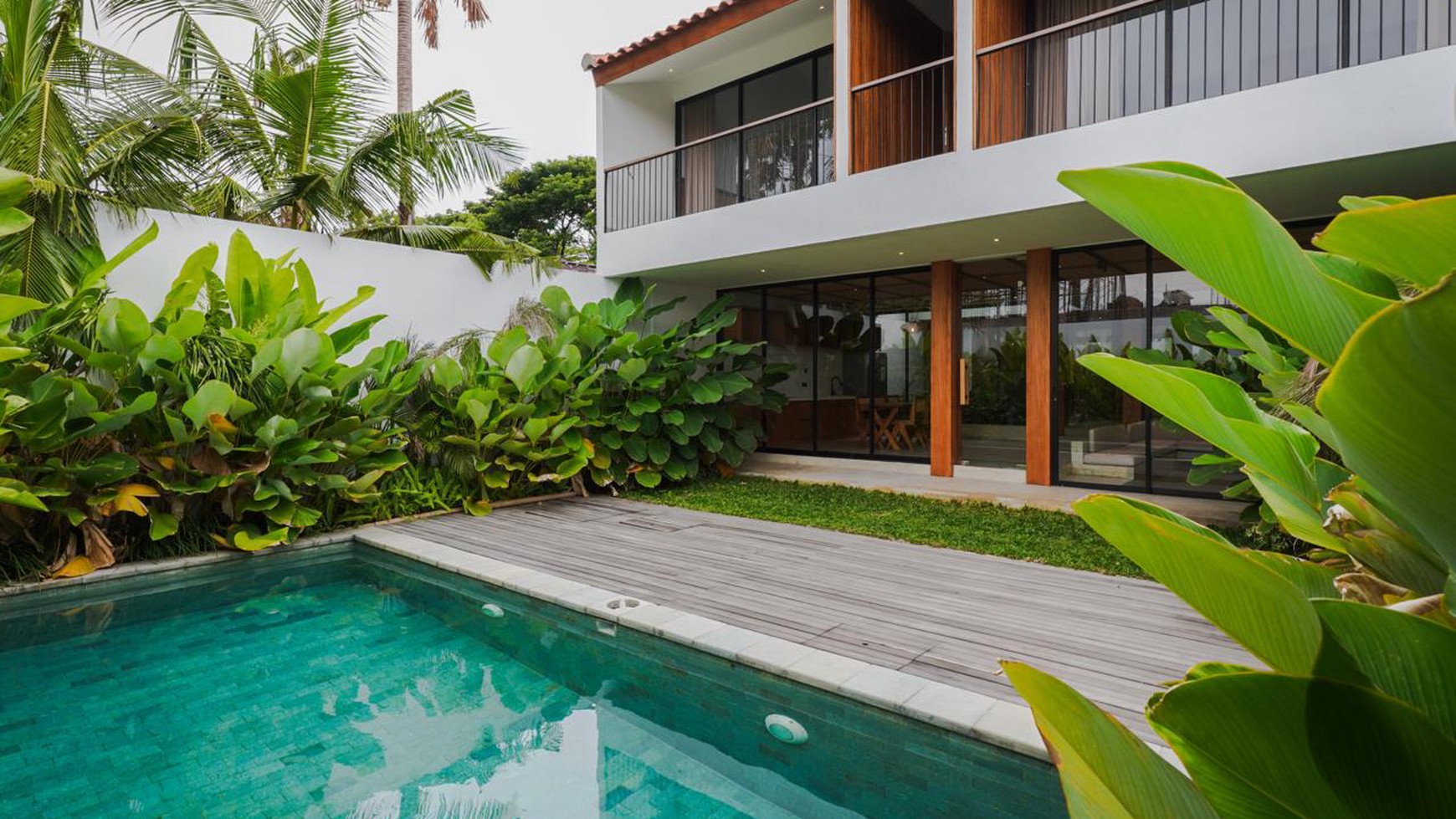 For Sale Leasehold - Brand new  modern villa  3 bedrooms in the heart of Berawa , Canggu 