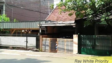 Rumah Hitung Tanah Lokasi Strategis di Pinggir Jalan Raya, Kebayoran Baru, Jakarta Selatan