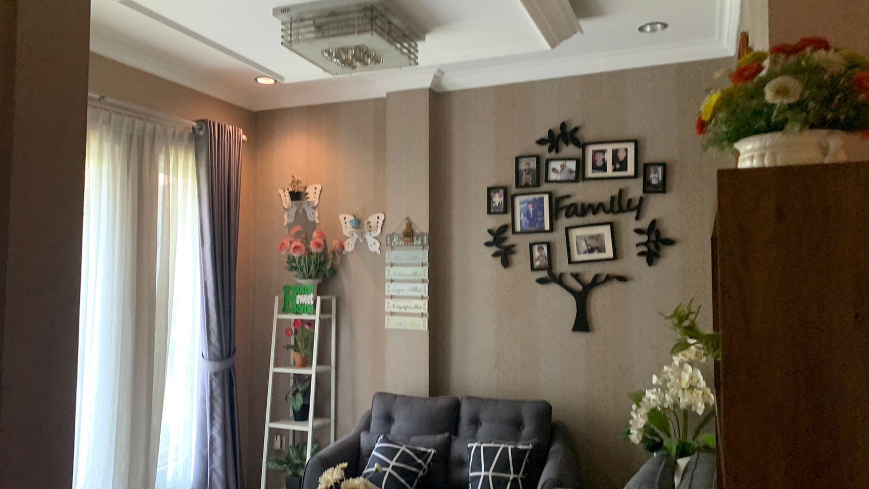 Rumah Bagus 3 lantai ,Harga Nego ada Balcon di Kelapa Gading